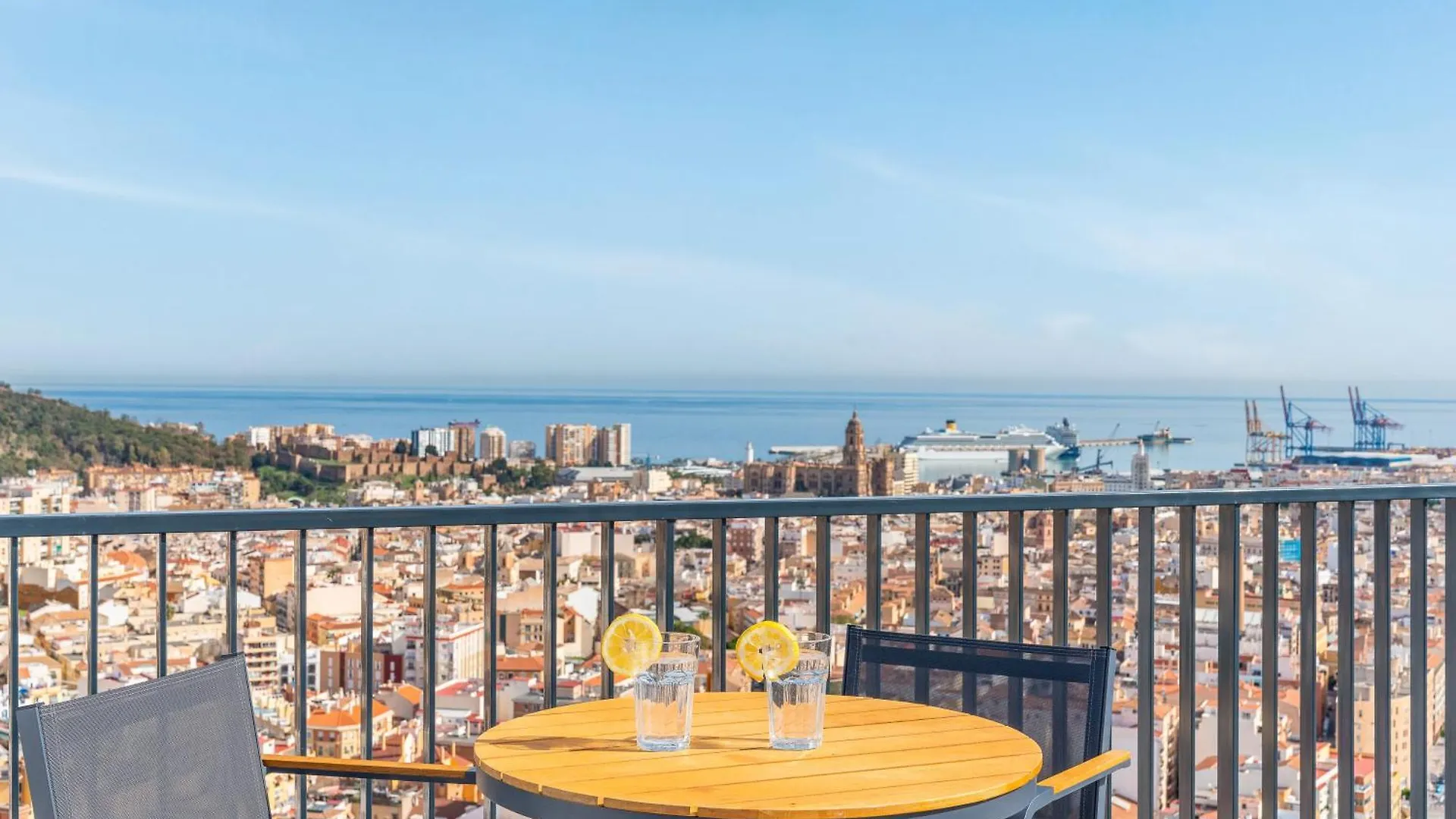 Malaga Tower View Daire